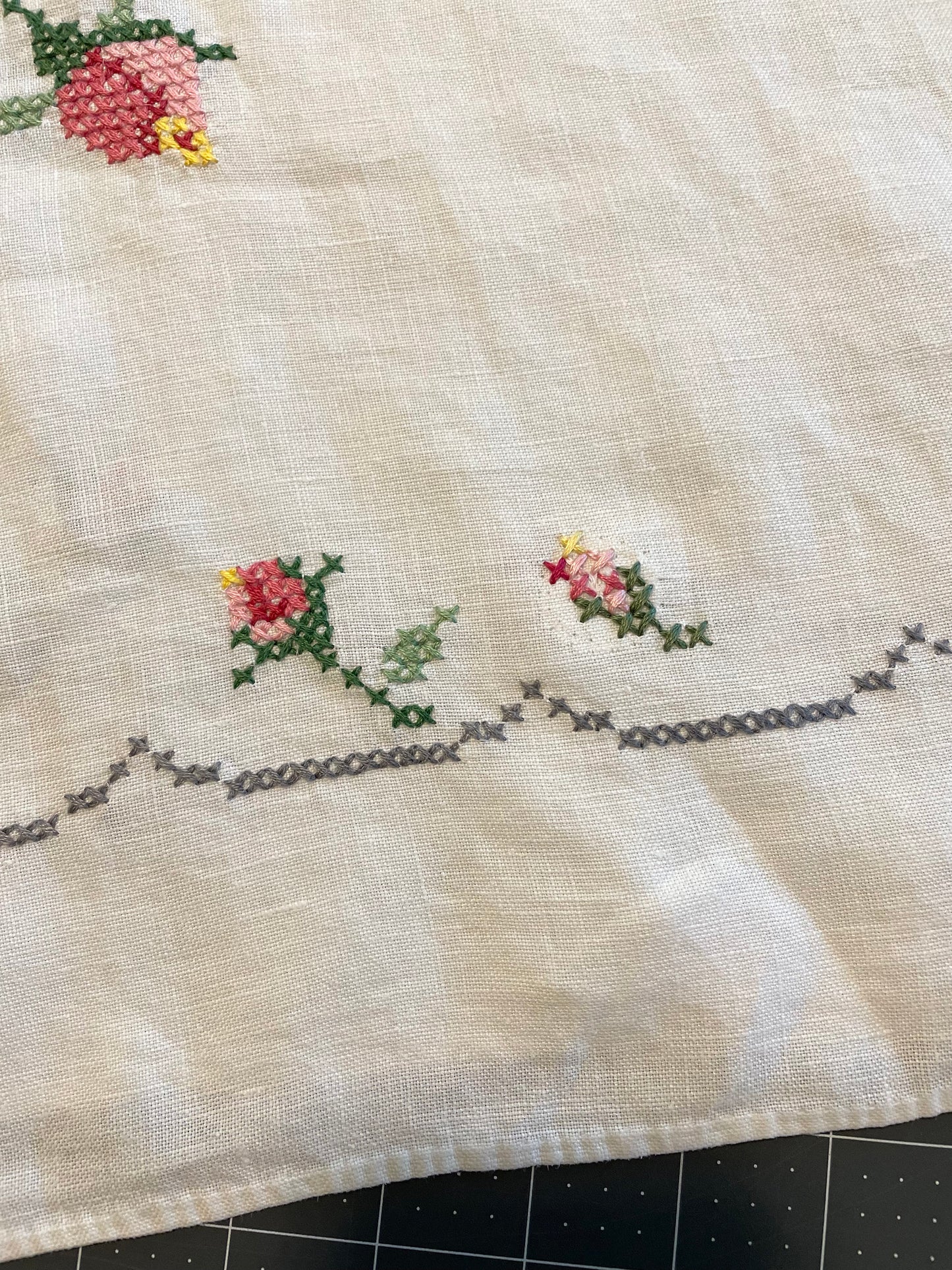 *Rambling Roses & Lavender Sprigs* Vintage Embroidered Linen Tablecloth Dress ~ Size L