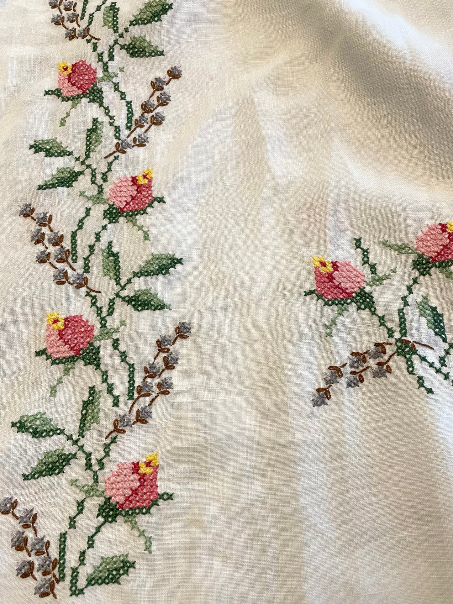 *Rambling Roses & Lavender Sprigs* Vintage Embroidered Linen Tablecloth Dress ~ Size L