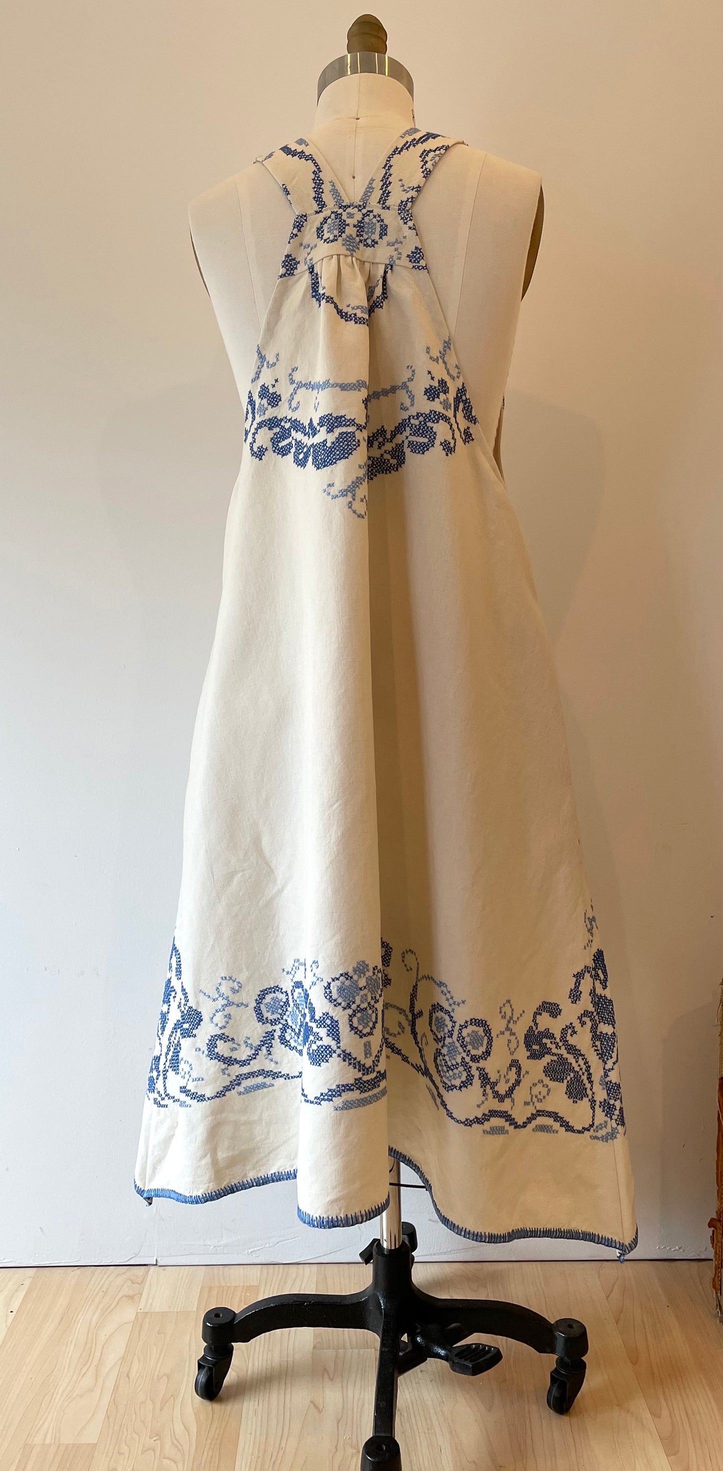 *Singing the Blues* Vintage Hand Embroidered Tablecloth Dress ~ Size 2X