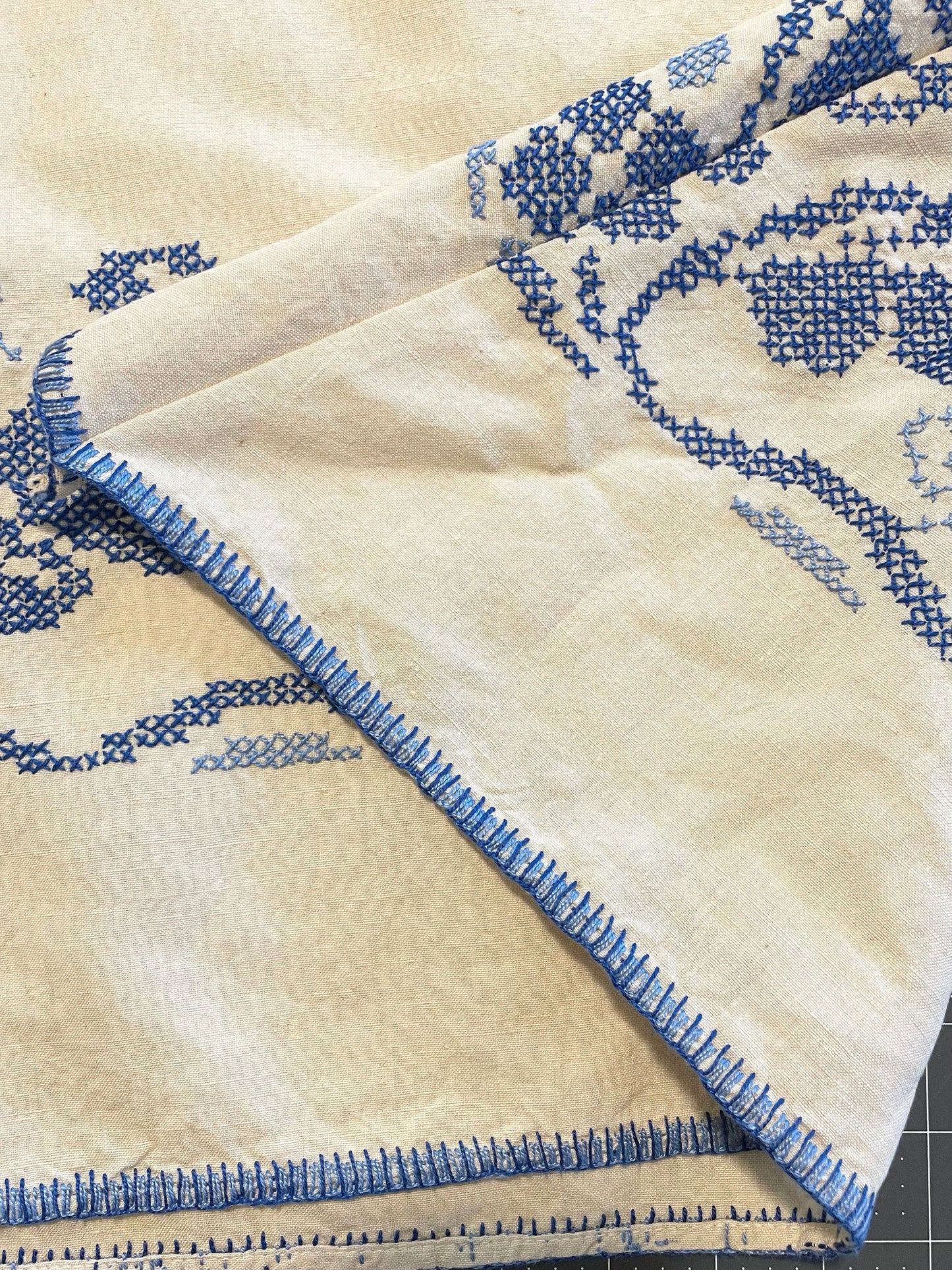 *Singing the Blues* Vintage Hand Embroidered Tablecloth Dress ~ Size 2X