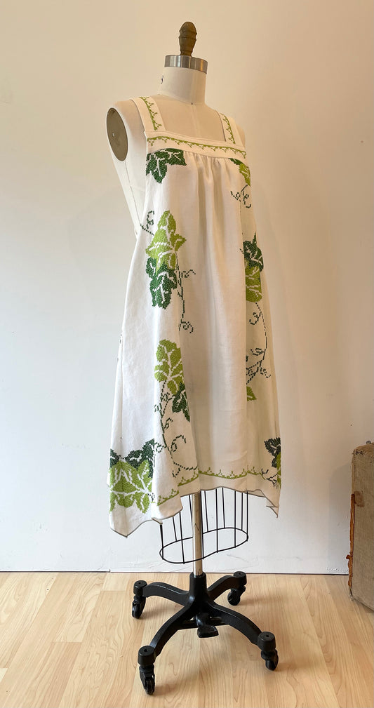 *Climbing Ivy* Vintage Embroidered Linen Tablecloth Dress ~ Size S