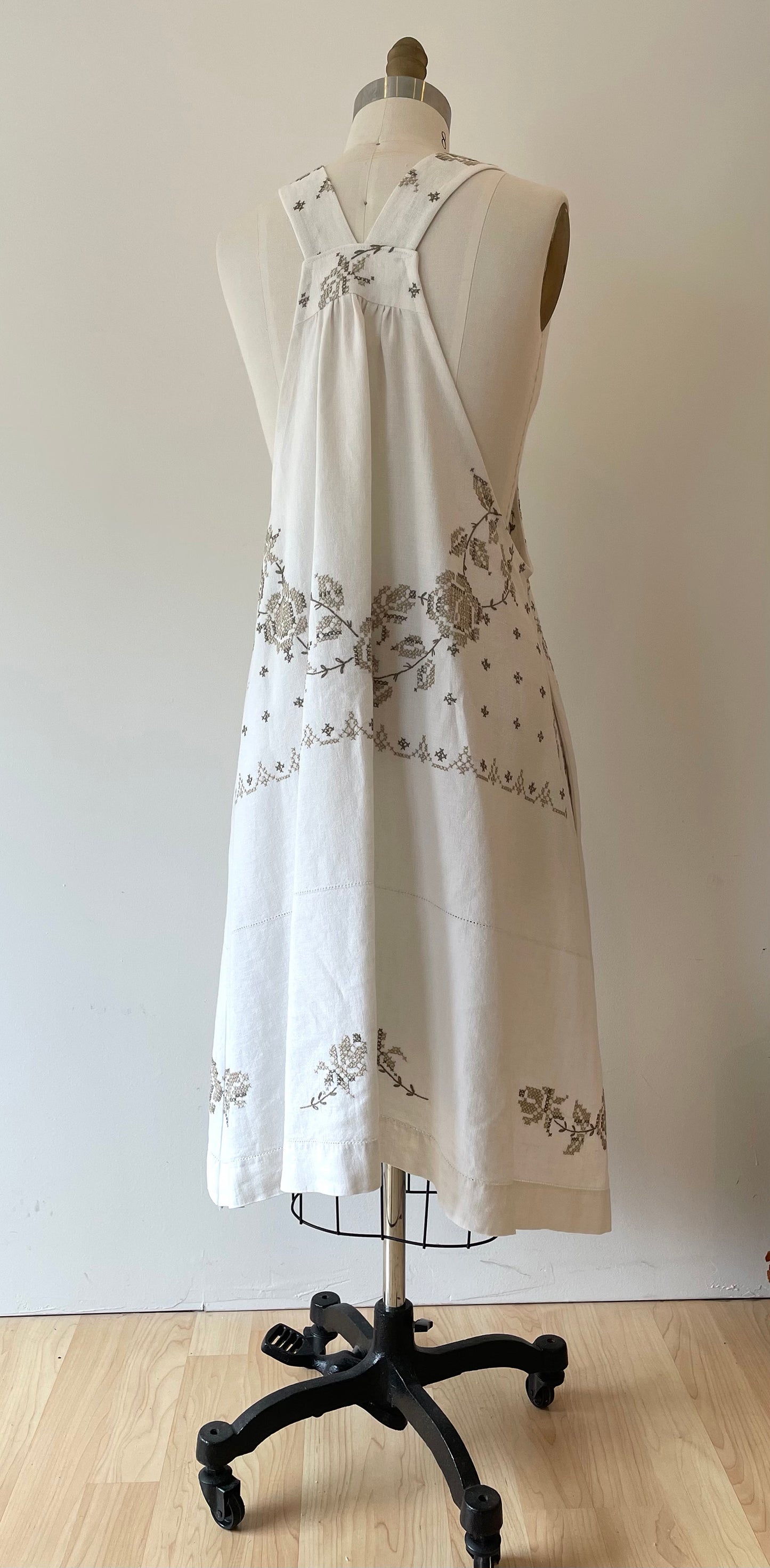 *Soft Earth Tone Floral* ~ Vintage Hand Embroidered Tablecloth Dress ~ Size 2X