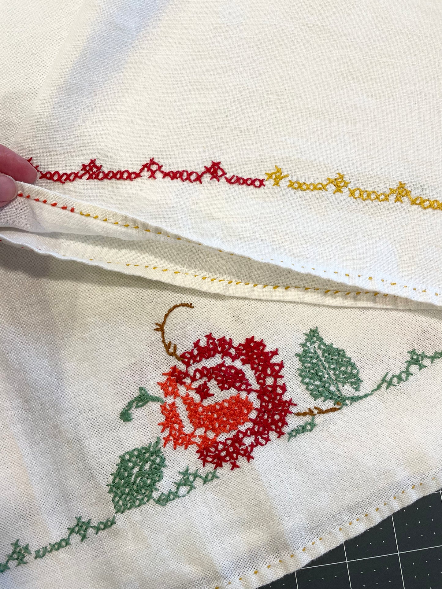 *Rainbow of Color* ~ Vintage Linen Hand Embroidered Tablecloth Dress ~ Size 2X