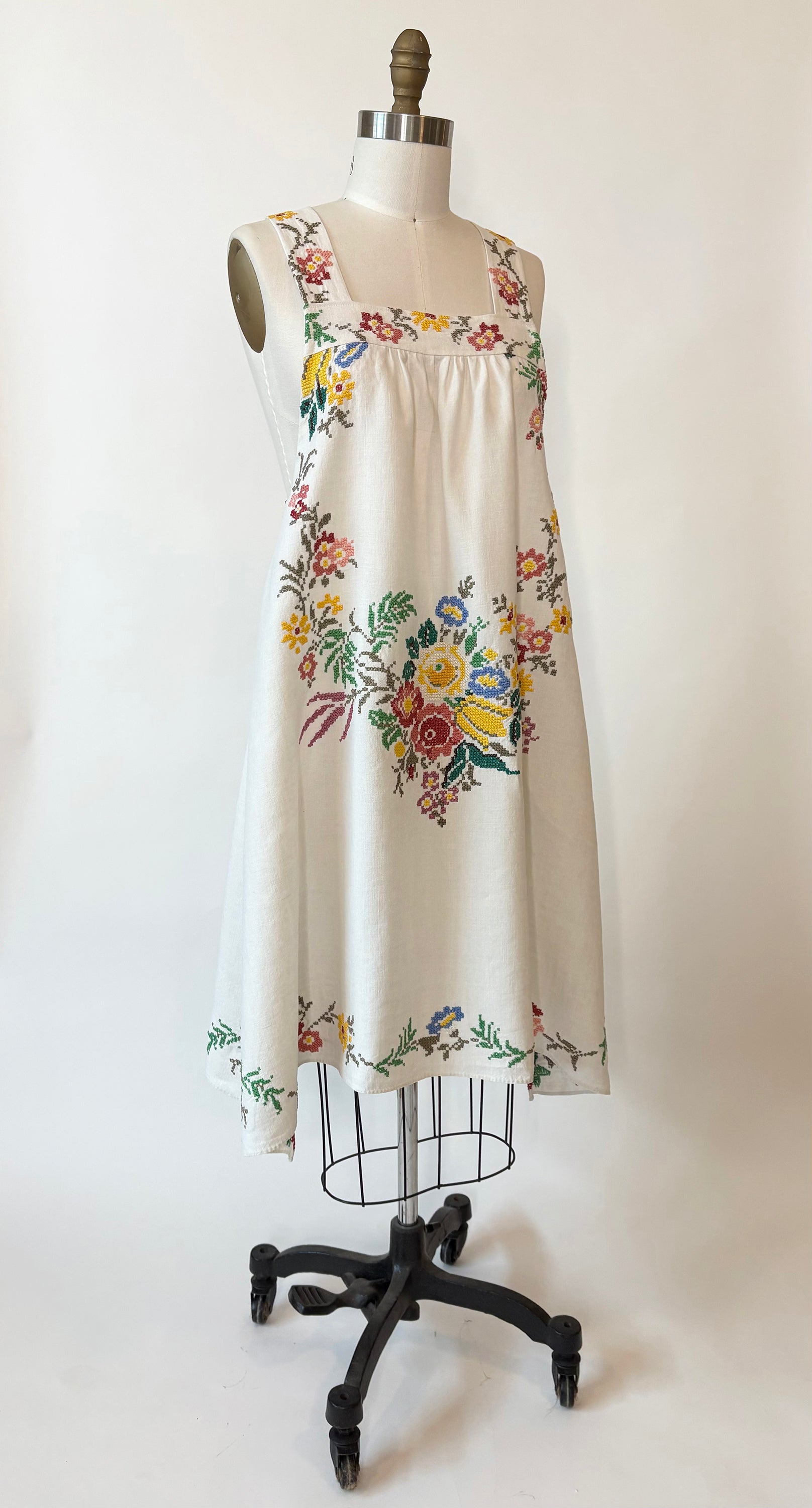 Spring Fling* ~ Vintage Hand Embroidered Linen Tablecloth Dress ~ Siz Folkstead Spring Fling* ~ Vintage Hand Embroidered Linen Tablecloth Dress ~ Siz Folkstead
