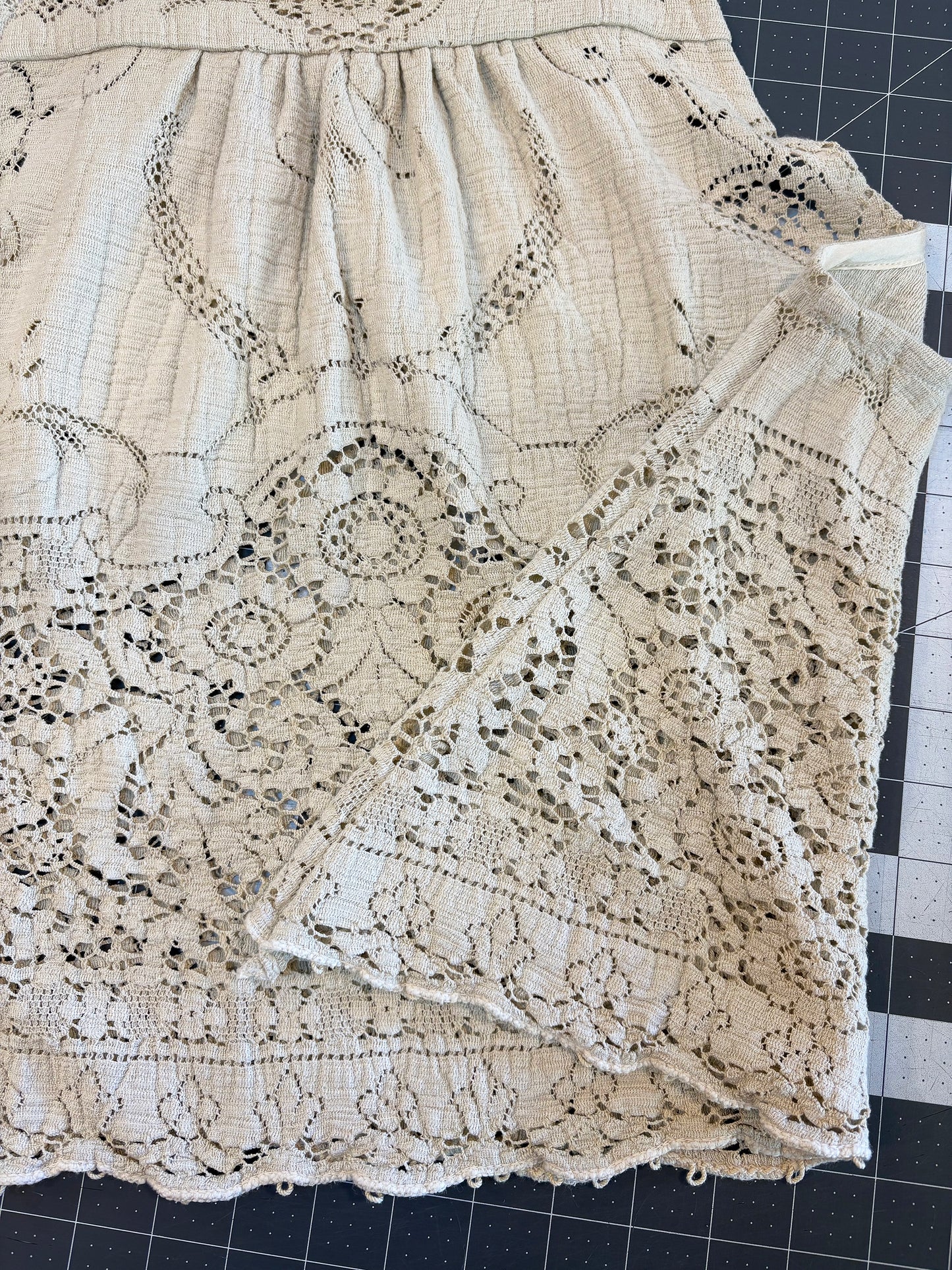 Vintage Candlelight Lace Tablecloth Solstice Top ~ Size S/M
