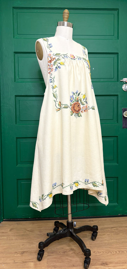 *Fairy Garden* ~ Vintage Hand Embroidered Tablecloth Dress ~ 2X