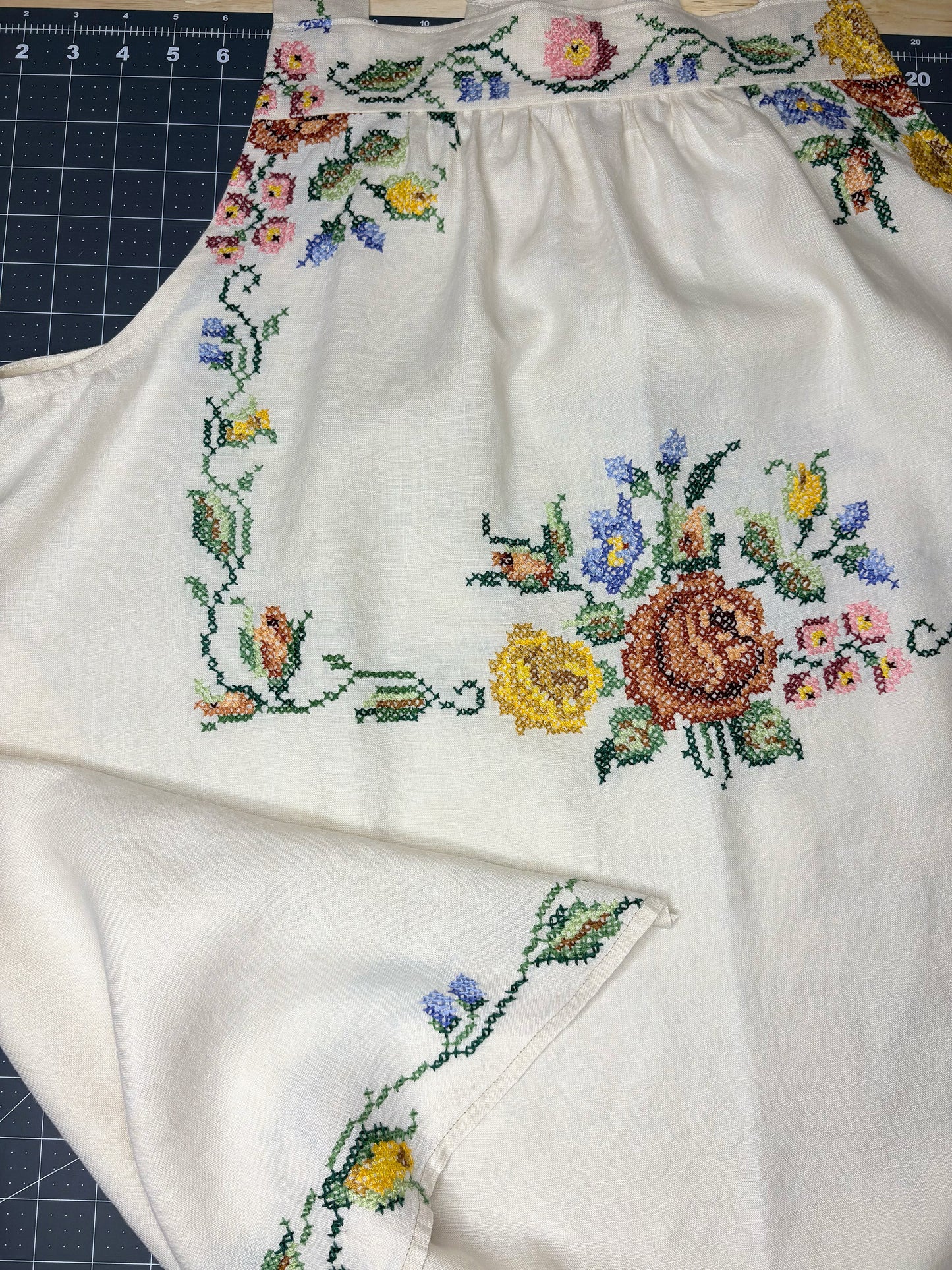 *Fairy Garden* ~ Vintage Hand Embroidered Tablecloth Dress ~ 2X