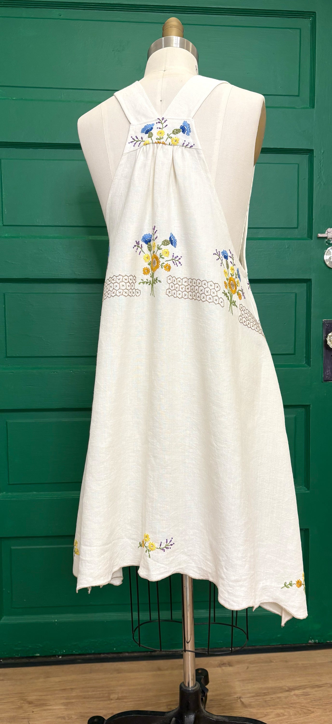 *Flowers & Honeycomb* ~ Vintage Hand Embroidered Linen Dress ~ S