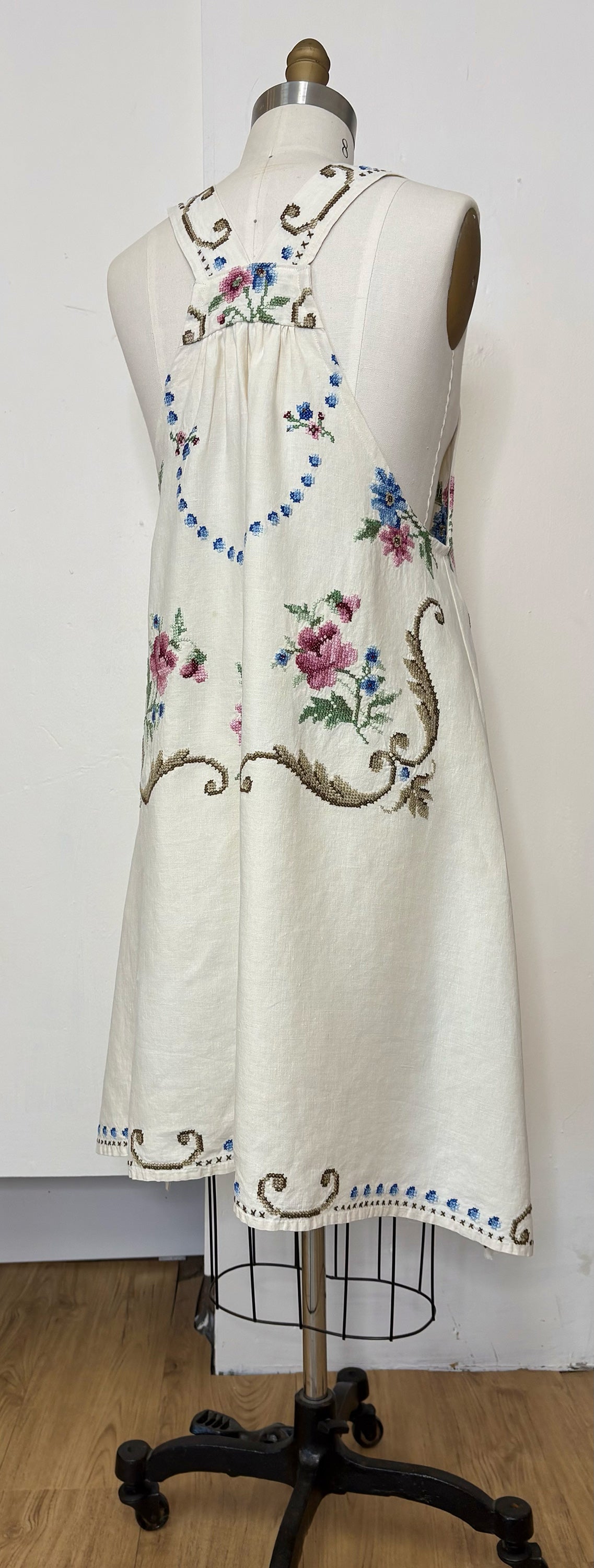 *Hand Embroidered Masterpiece* ~ Vintage Linen Tablecloth Dress ~ S