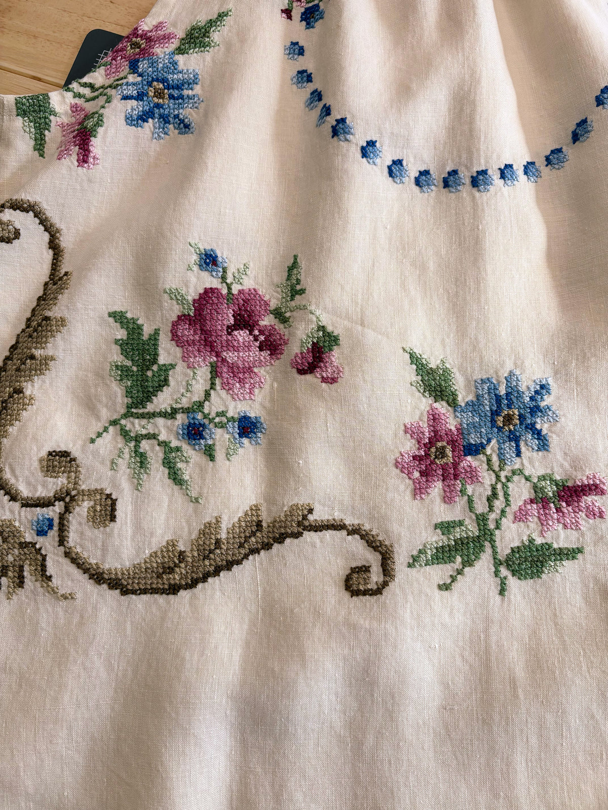 *Hand Embroidered Masterpiece* ~ Vintage Linen Tablecloth Dress ~ S