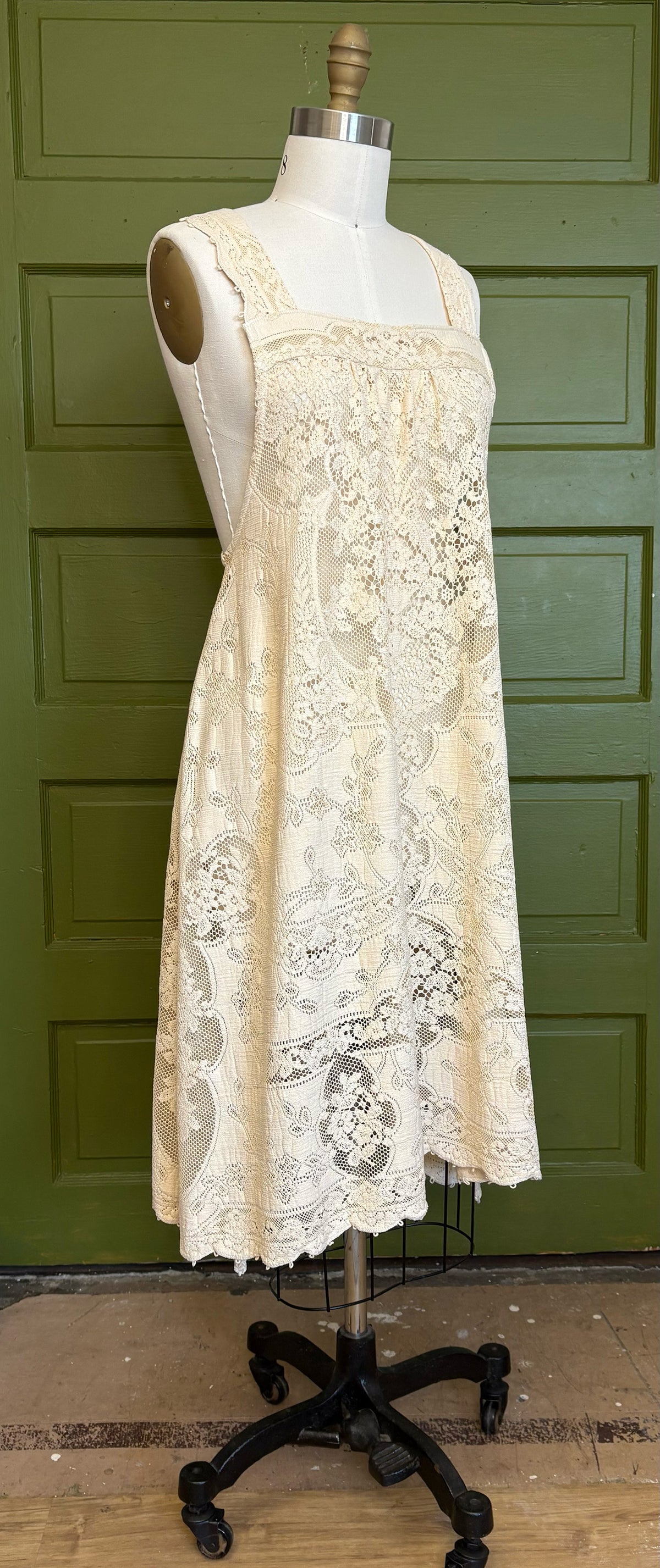 *Ultra Glamorous* ~ Vintage Quaker Lace Tablecloth Dress ~ XS/S
