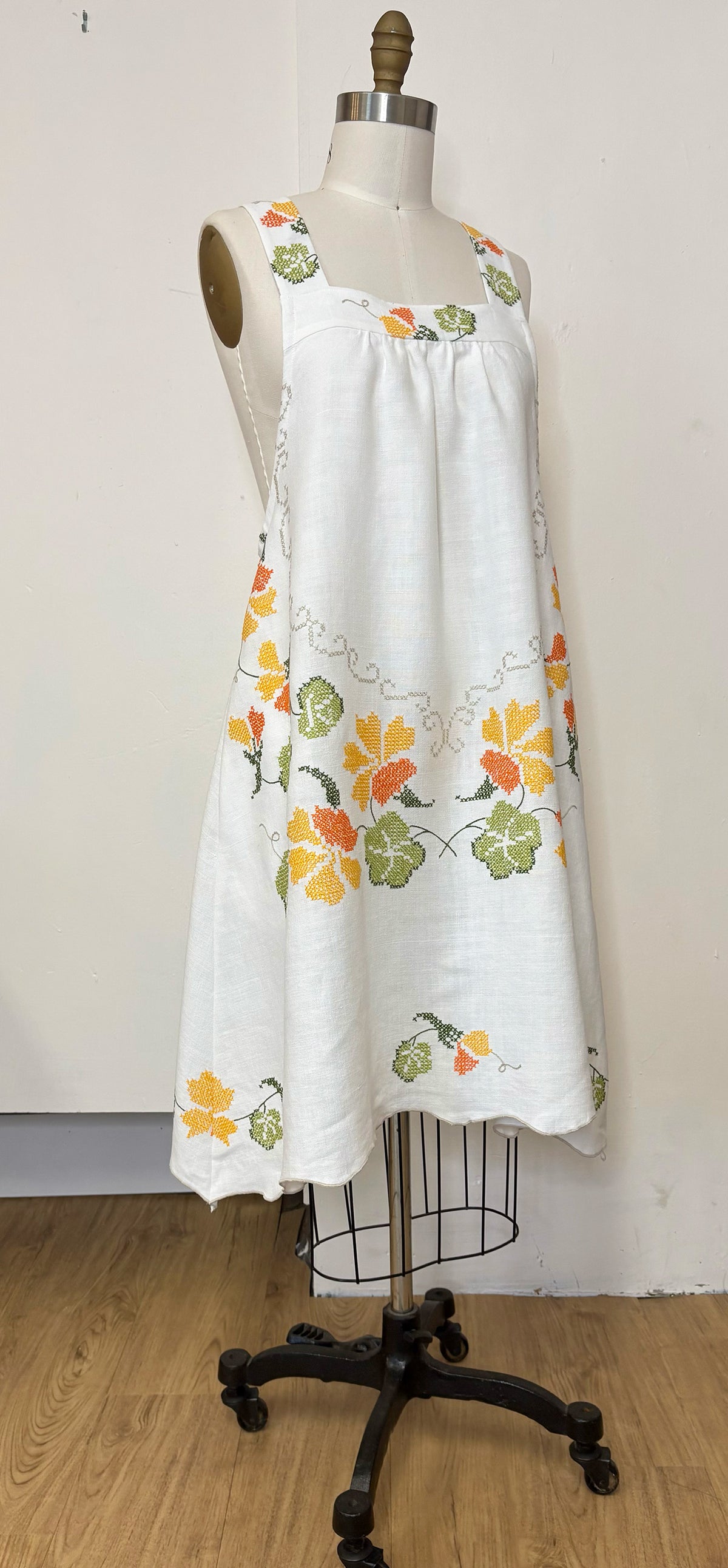 *Trailing Nasturtiums* ~ Vintage Hand Embroidered Linen Tablecloth Dress ~ M