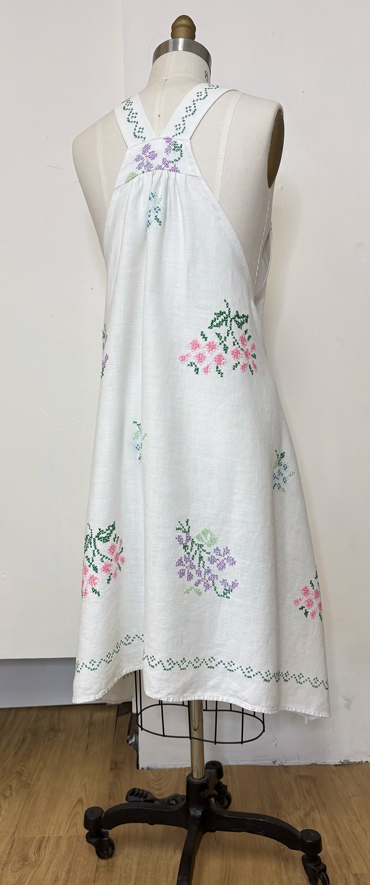 *Cottage Garden* ~ Vintage Hand Embroidered Linen Tablecloth Dress ~ 2XL