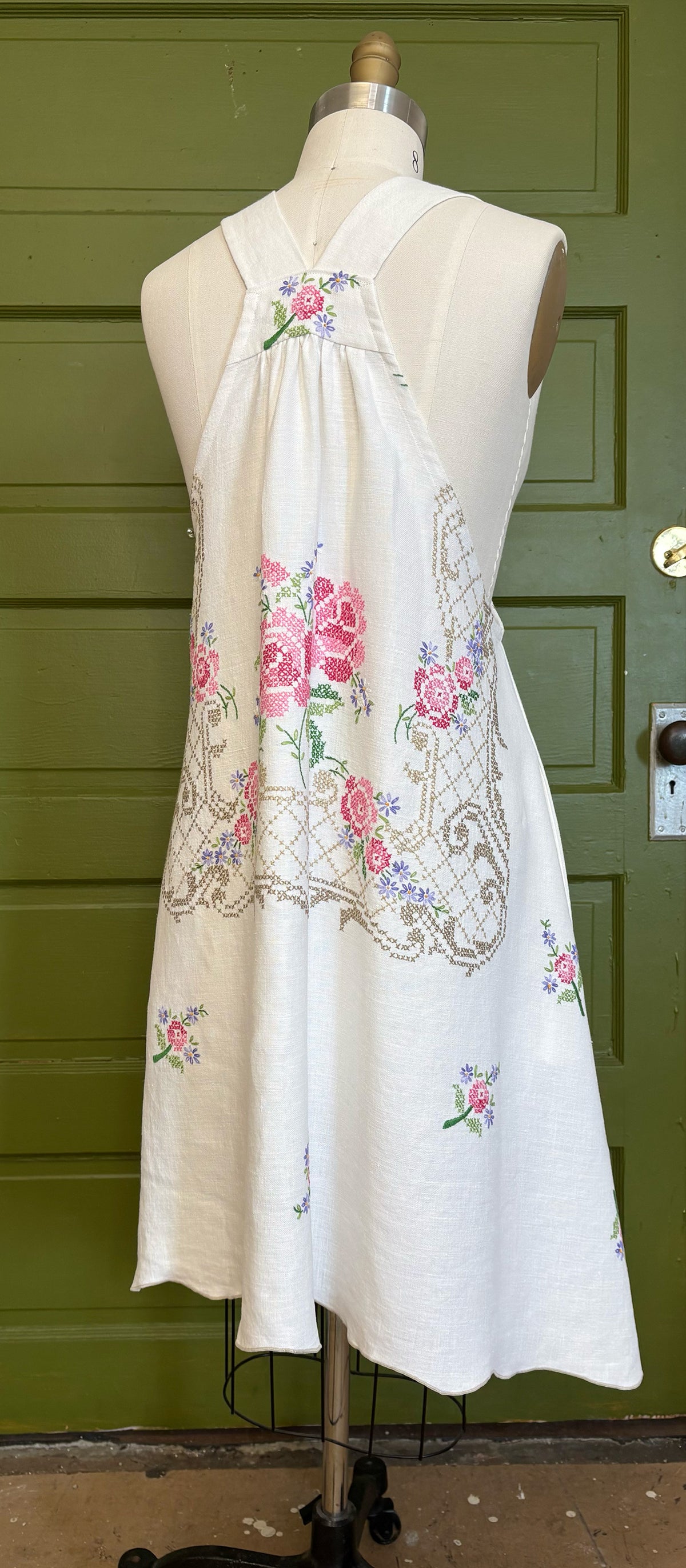 *Over the Garden Gate* ~ Vintage Hand Embroidered Linen Tablecloth Dress ~ M