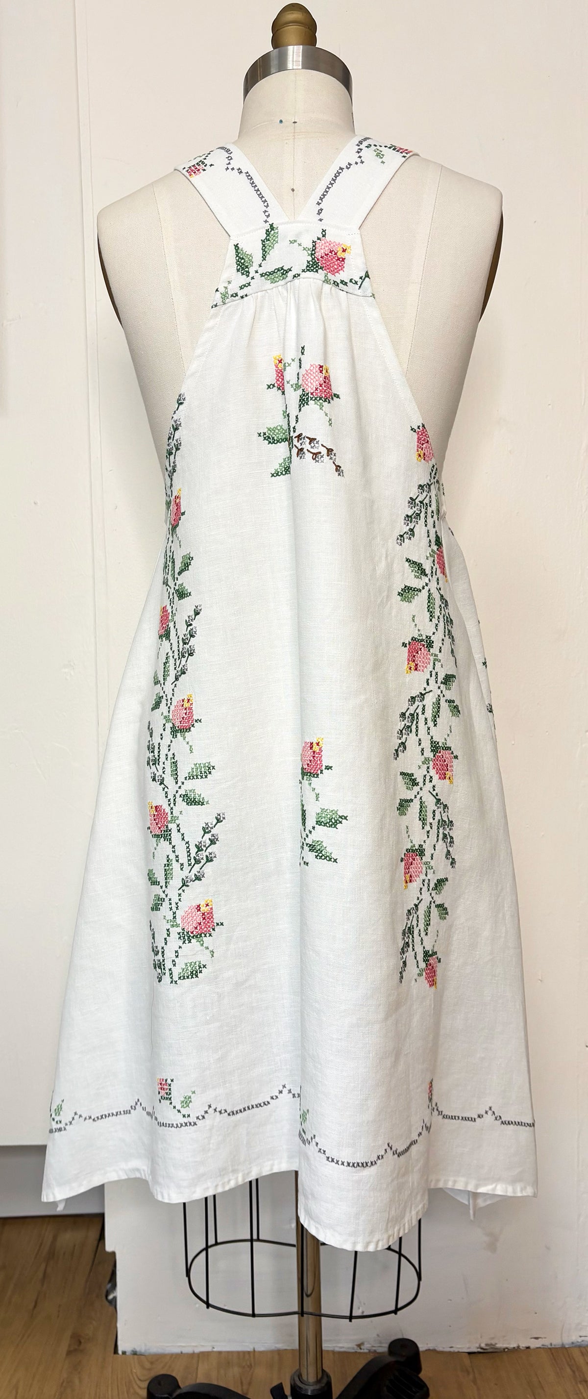 *Lavender & Rosebuds* ~ Vintage Hand Embroidered Linen Tablecloth Dress ~ XS