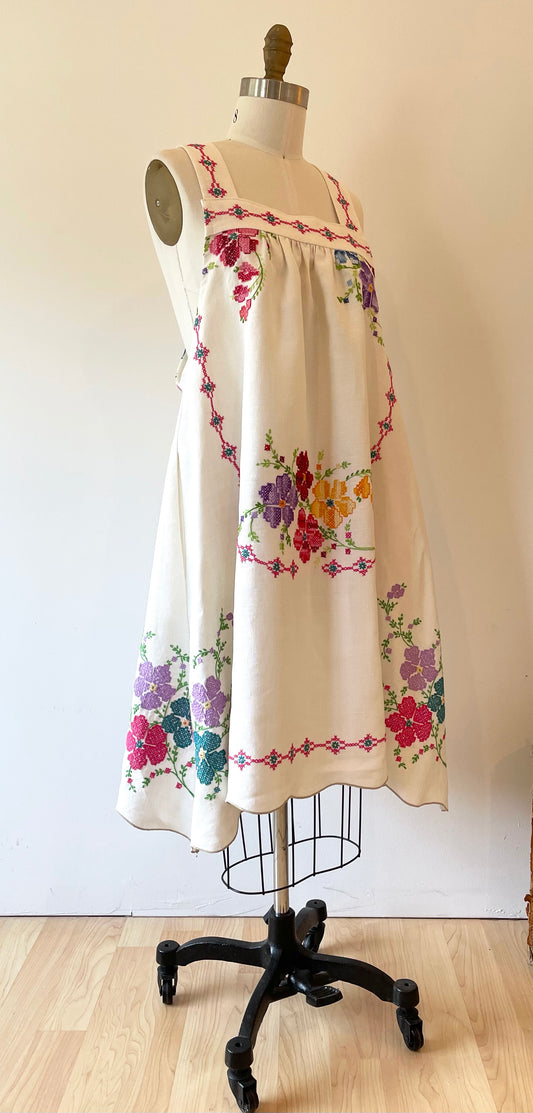 Vintage Tablecloth Dress ~ Colorful Floral Bouquet Embroidery ~ Size L