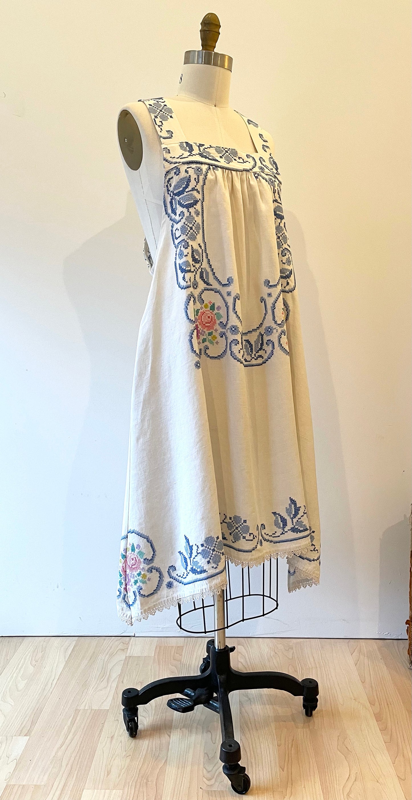 Vintage Linen Tablecloth Dress ~ Secret Garden Embroidery ~ Size L Folkstead Vintage Linen Tablecloth Dress ~ Secret Garden Embroidery ~ Size L Folkstead