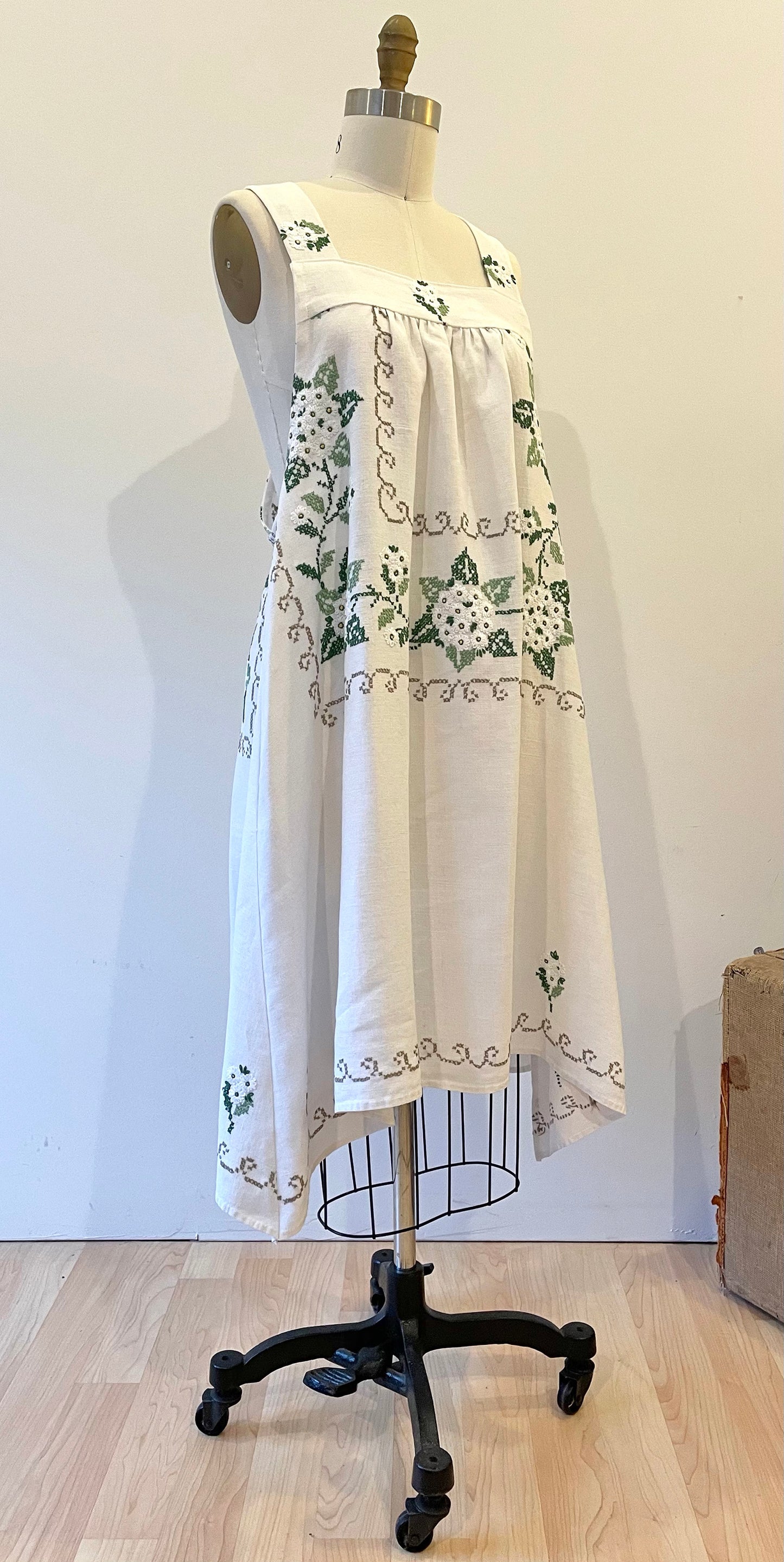 Vintage Linen Tablecloth Dress ~ Embroidered w/ Daisies & Eucalyptus Green Leaves ~ XL