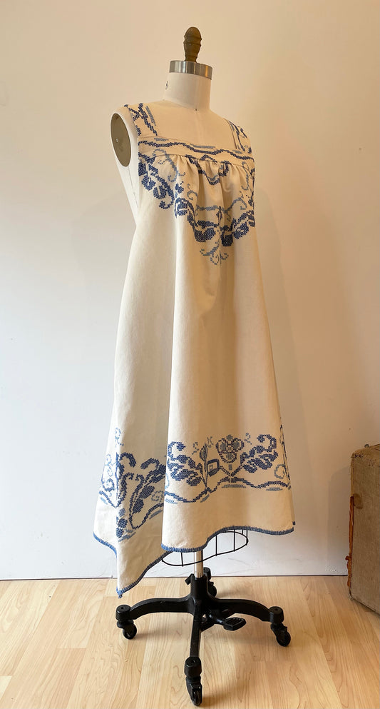*Singing the Blues* Vintage Hand Embroidered Tablecloth Dress ~ Size 2X