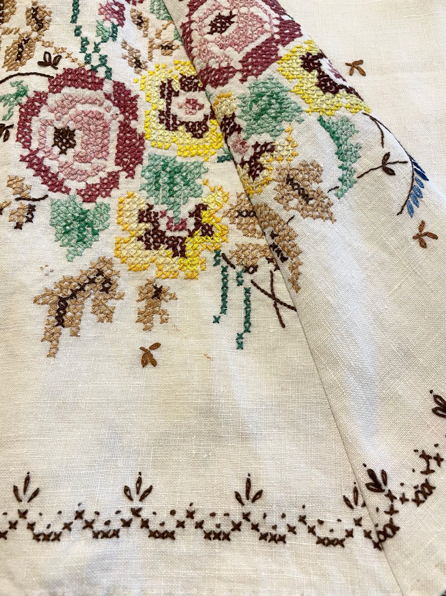 *Pocketful of Posies* Vintage Embroidered Linen Tablecloth Dress ~ Size M