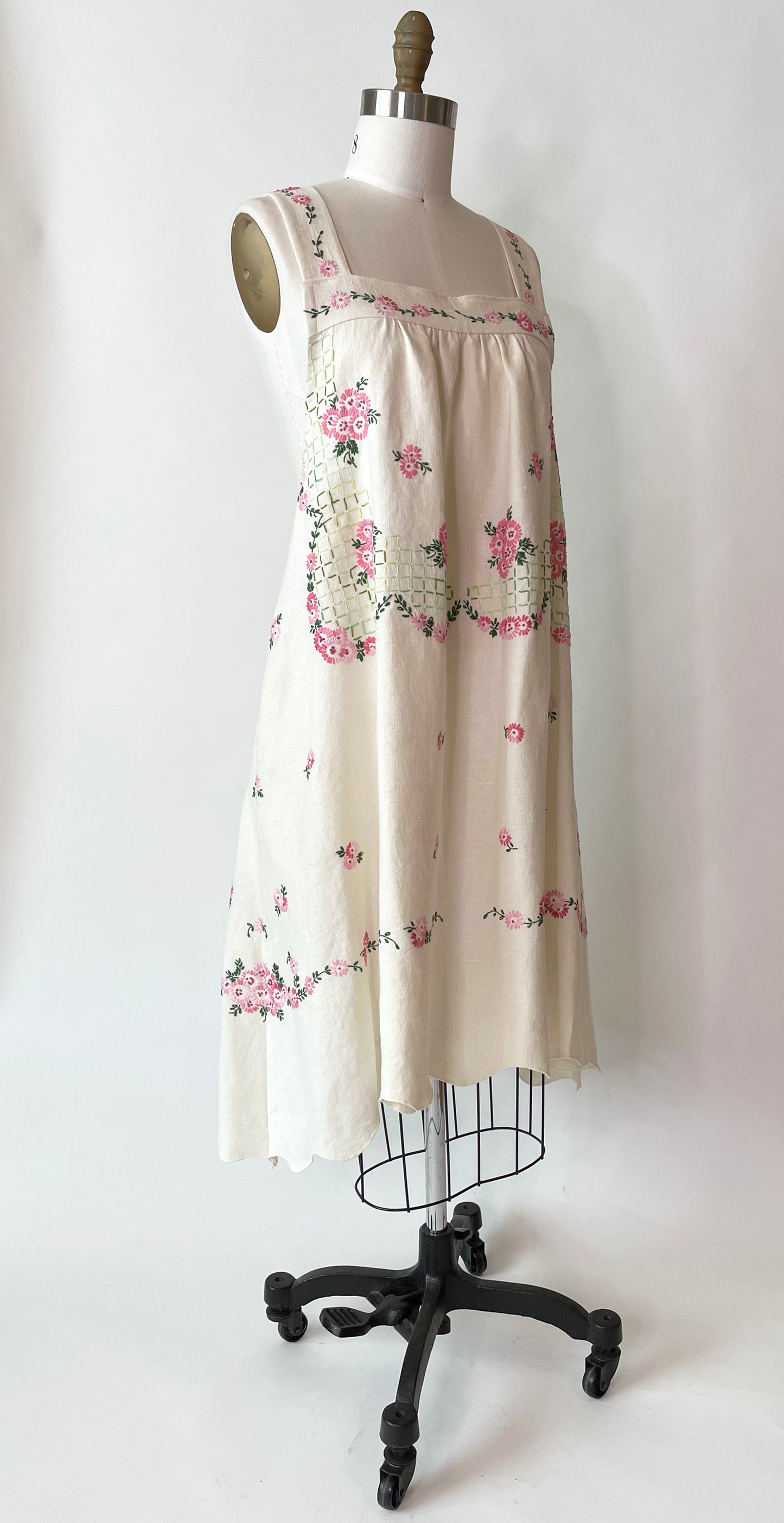 *Daisy Chain* ~ Hand Embroidered Vintage Linen Tablecloth Dress ~ Size 2X