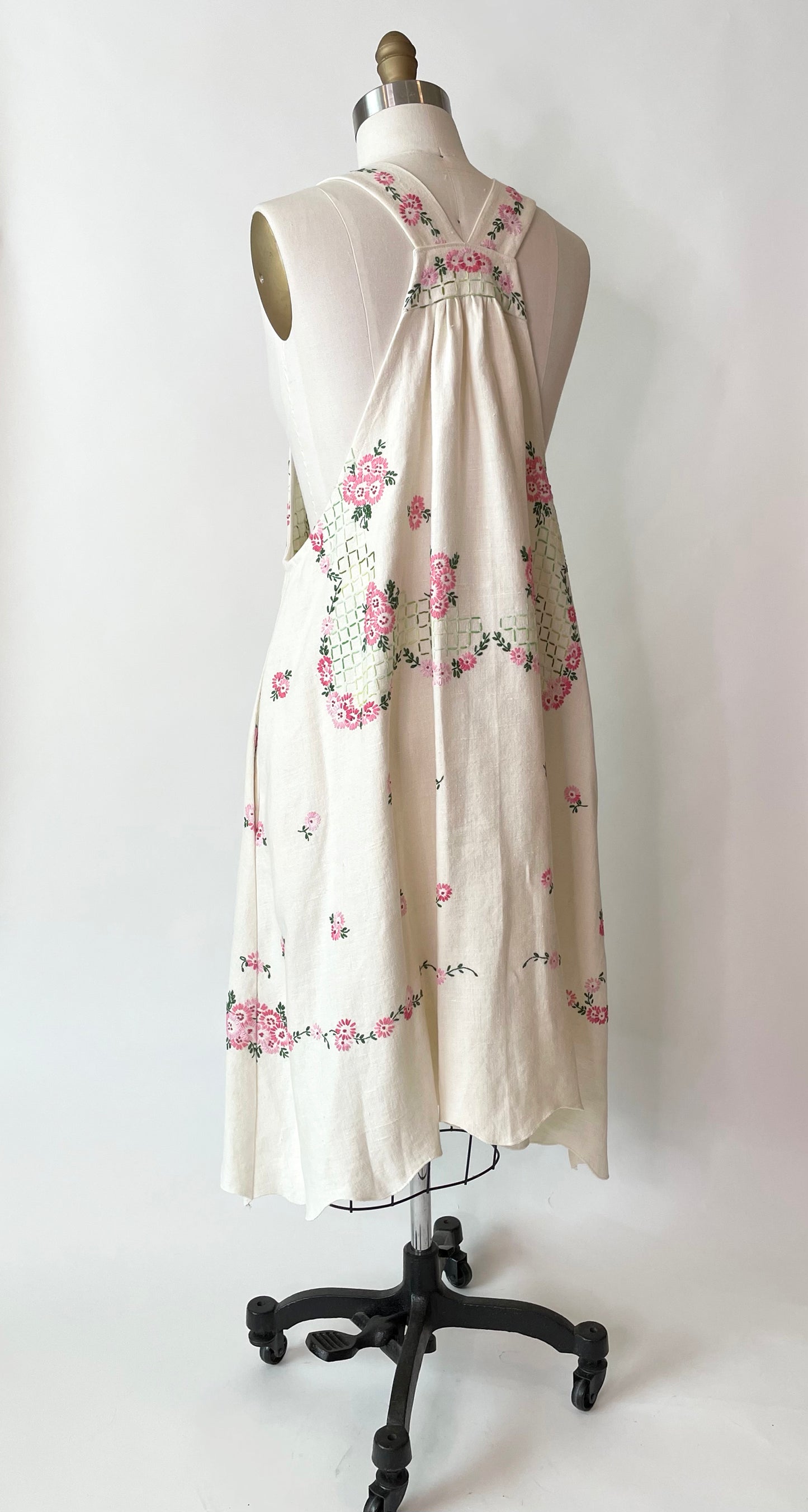 *Daisy Chain* ~ Hand Embroidered Vintage Linen Tablecloth Dress ~ Size 2X