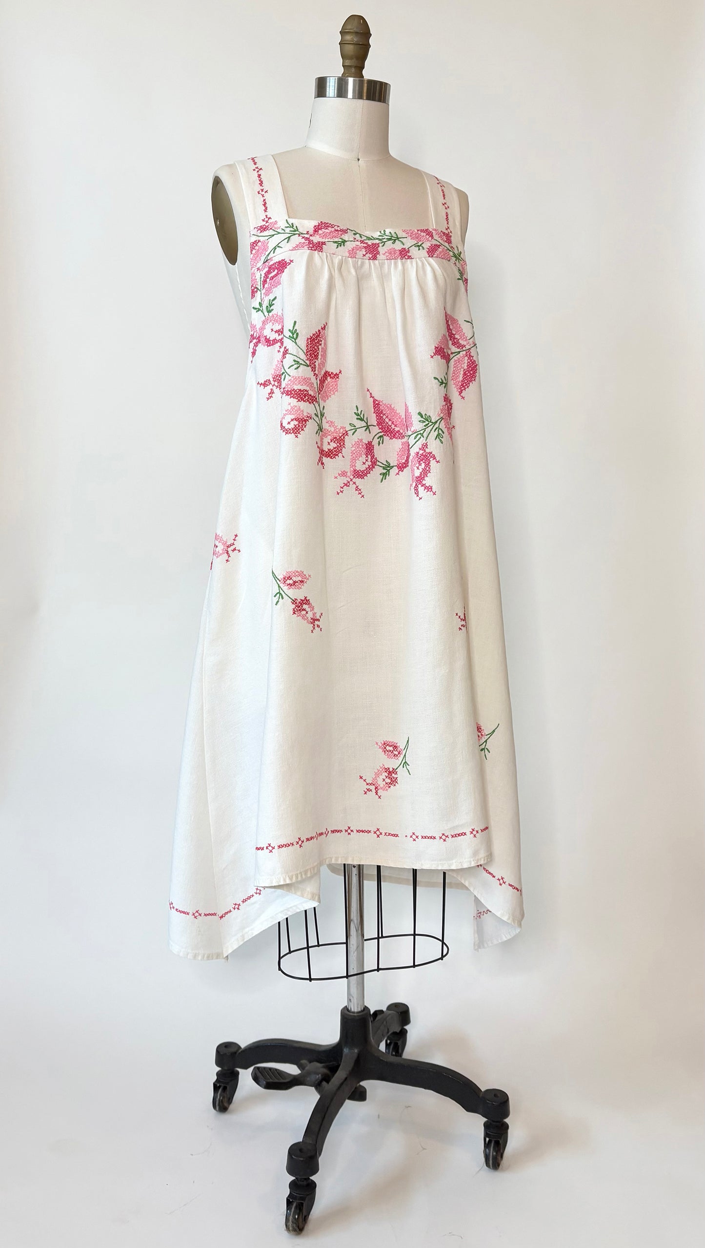 *Stroll Through the Rose Garden* ~ Vintage Hand Embroidered Linen Tablecloth Dress ~ Size 2X