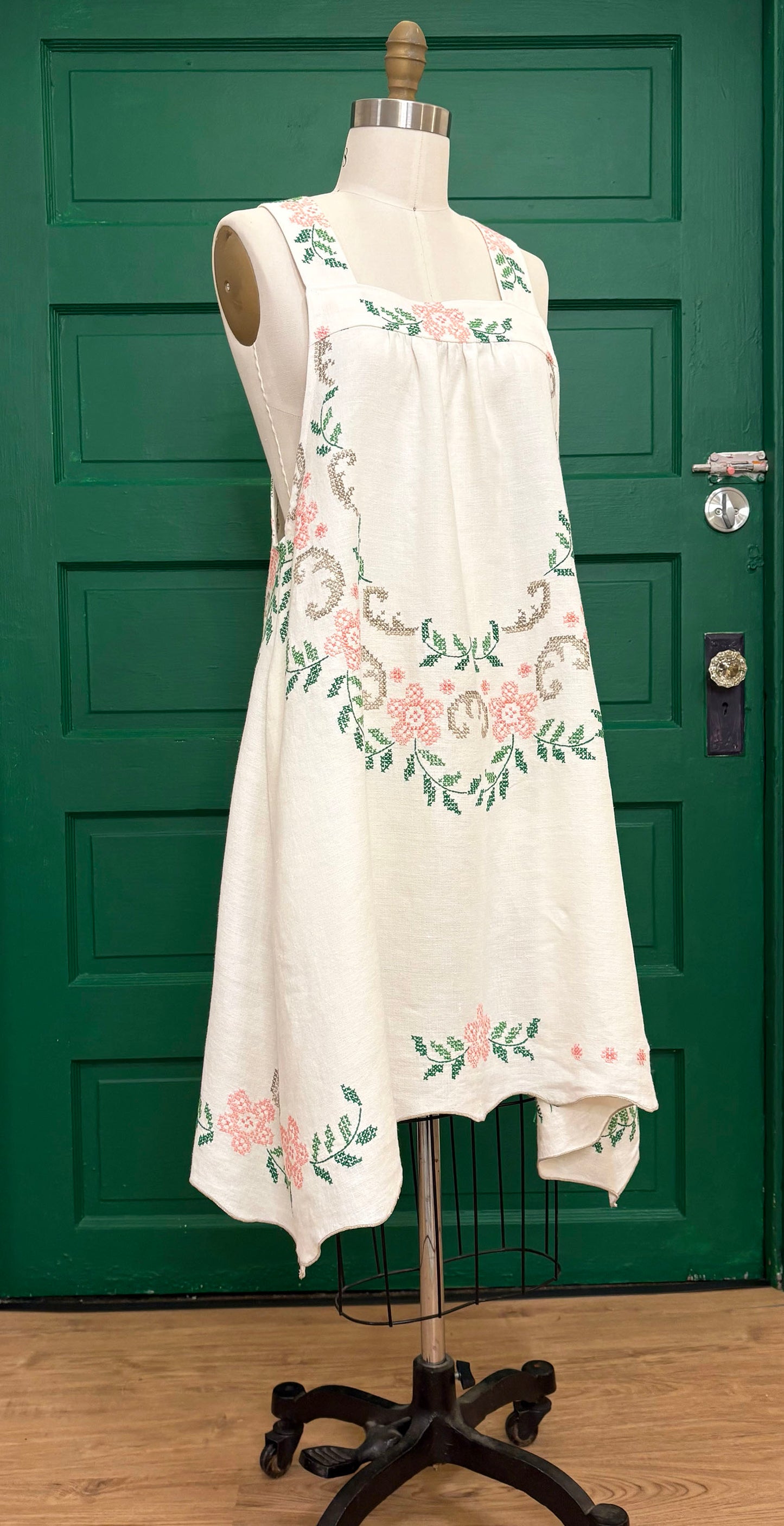 *Over the Garden Gate* ~ Vintage Hand Embroidered Tablecloth Dress ~ S