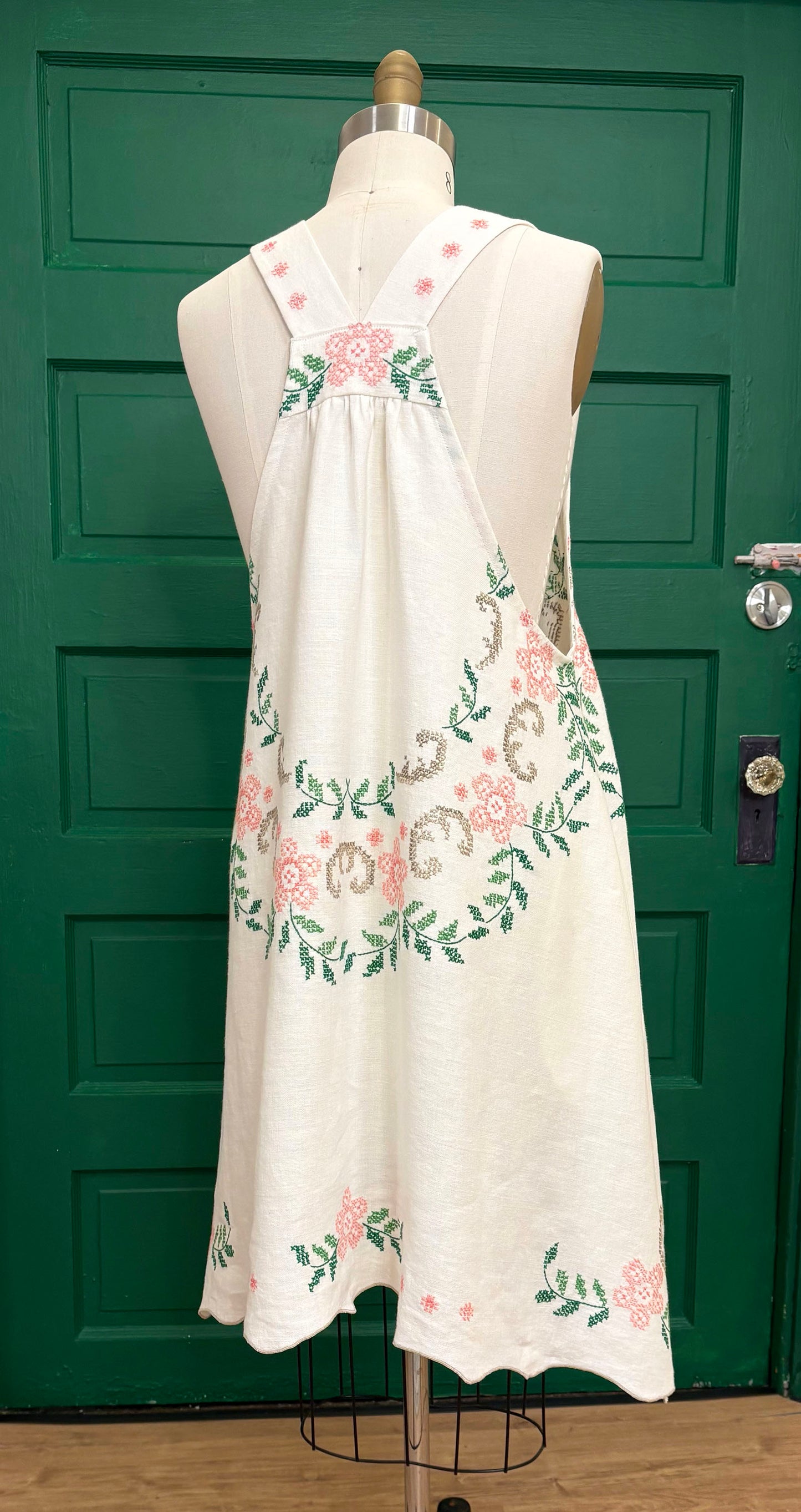 *Over the Garden Gate* ~ Vintage Hand Embroidered Tablecloth Dress ~ S