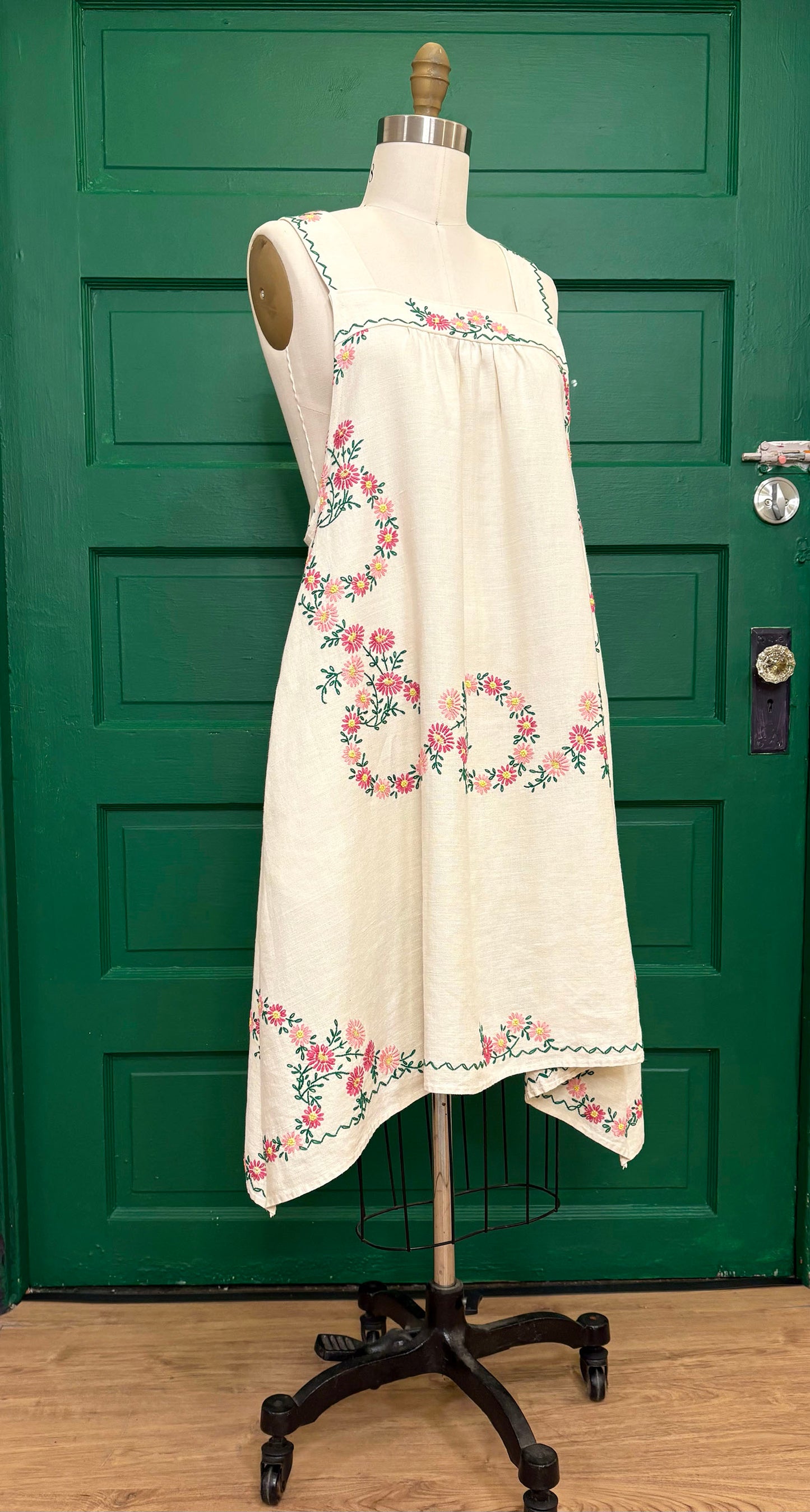 *Cottage Garden* ~ Vintage Hand Embroidered Linen Tablecloth Dress ~ M