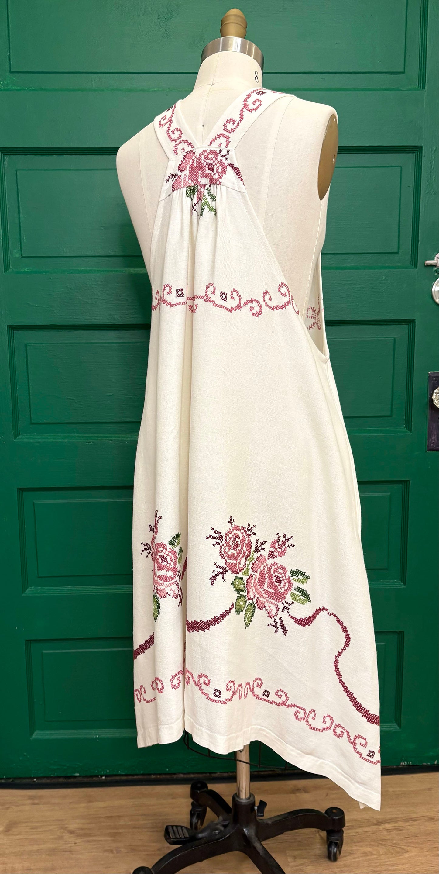 *Wrapped in a Bow* ~ Vintage Hand Embroidered Linen Tablecloth Dress ~ 2X