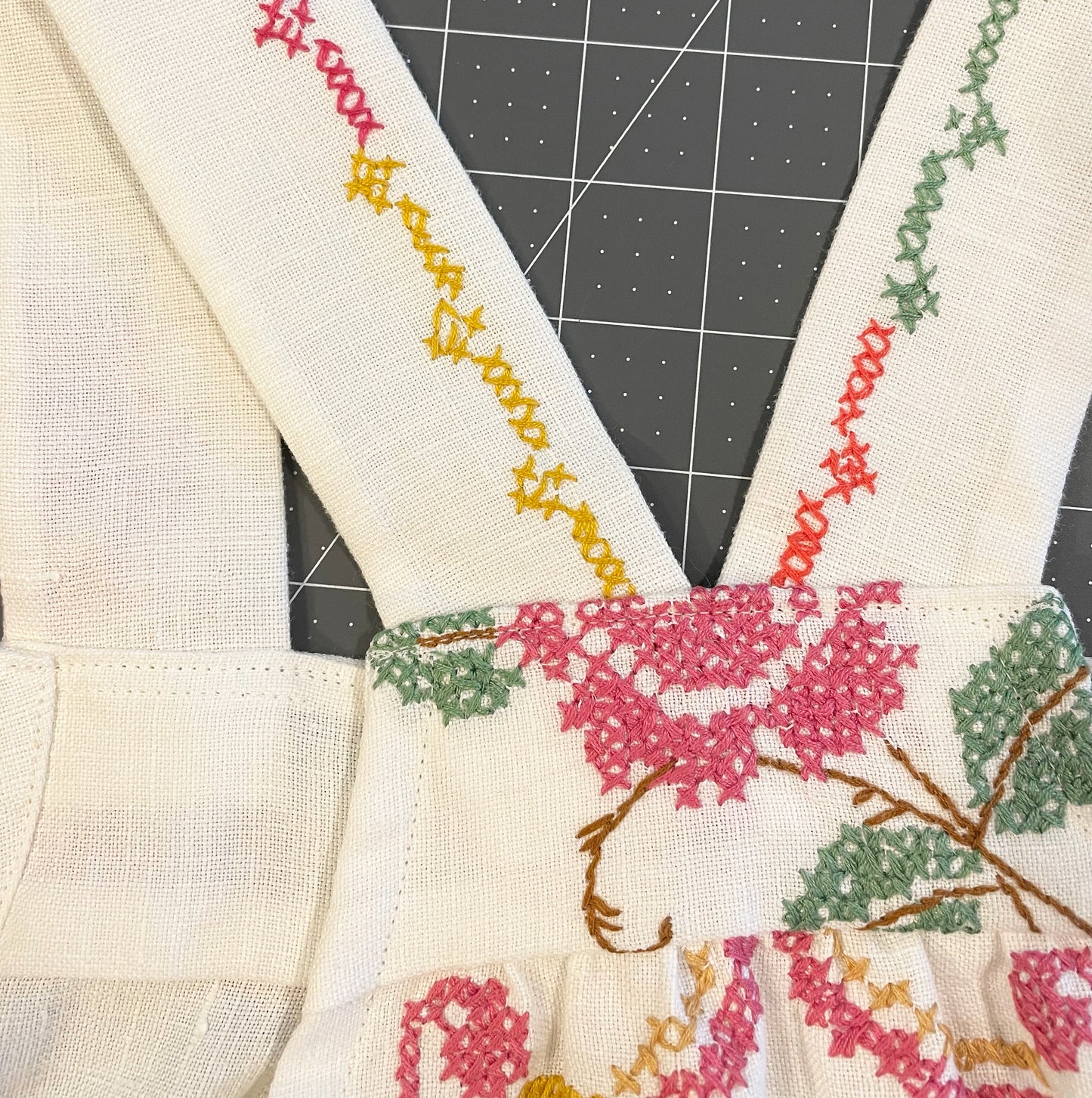 *Rainbow of Color* ~ Vintage Hand Embroidered Tablecloth Top ~ Size S